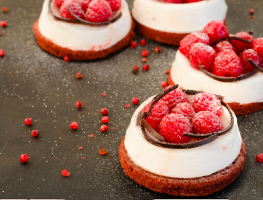 Pink peppercorn vanilla cheesecake with pecan crust